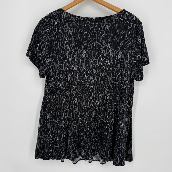 Torrid Womens Lace Up‎ Top Size 2x Lightweight Stretch Empire Waist Leopard - Picture 6 of 7